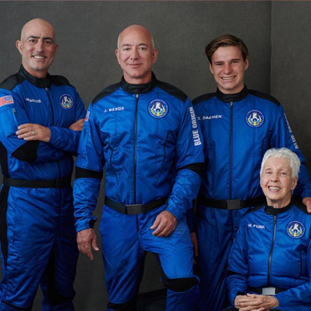 Δέκα λεπτά στο διάστημα για τον Τζεφ Μπέζος και άλλους τρεις