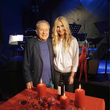 O Μανώλης Μητσιάς στην εκπομπή «Art Week» με τη Λένα Αρώνη