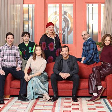 «Εκτός Σχεδίου» – Οι συνέπειες μιας νύχτας που κανείς δεν θυμάται στο νέο επεισόδιο της κωμωδίας αυτοσχεδιασμού