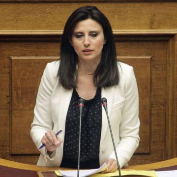 Η Ν. Κασιμάτη κατηγορεί την κυβέρνηση για τα 2.000.000€ ακόμα που πάνε στα ΜΜΕ