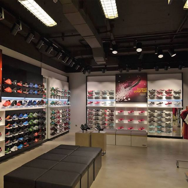 Λύσεις LG Digital Signage στο νέο κατάστημα της Adidas