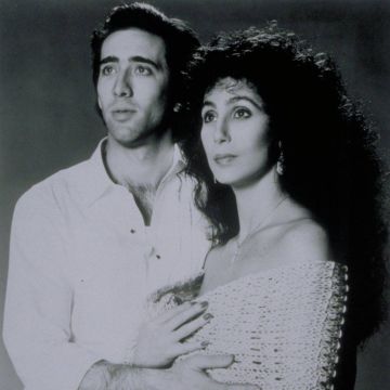 «Κάτω από τη λάμψη του φεγγαριού» – Μια υπέροχη ρομαντική κομεντί στην ΕΡΤ1