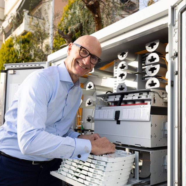 Ο CEO του Ομίλου Deutsche Telekom, Tim Höttges, στην Ελλάδα: επίσκεψη σε έργα εγκατάστασης δικτύου οπτικών ινών
