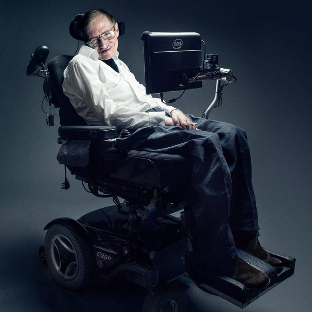 Έφυγε από τη ζωή ο αστροφυσικός Στίβεν Χόκινγκ