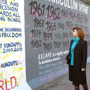 ΕΡΤ1 – Συγκλονιστικές «Ιστορίες του Τείχους» στην εκπομπή «Προσωπικά» με την Έλενα Κατρίτση