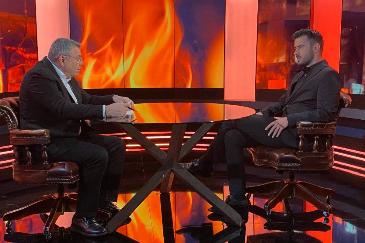 Tην Τετάρτη 4 Νοεμβρίου, στην εκπομπή Τάκης Χατζής DIRECT, η Έλενα Ακρίτα και ο Γιάννης Τσιμιτσέλης.