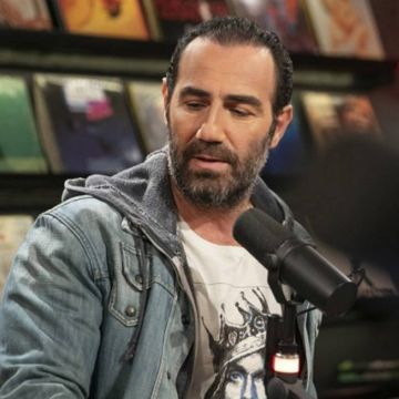 Ο Αντώνης Κανάκης και το Ράδιο Αρβύλα επιστρέφουν ξανά από το YouTube