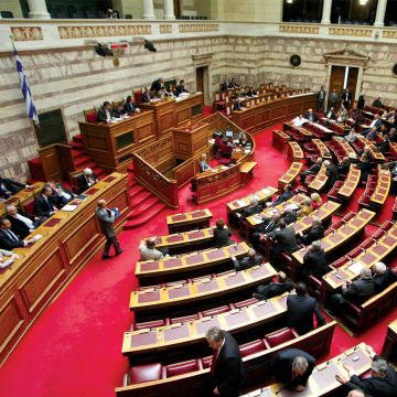 Στη Βουλή το ιδιοκτησιακό καθεστώς της TV