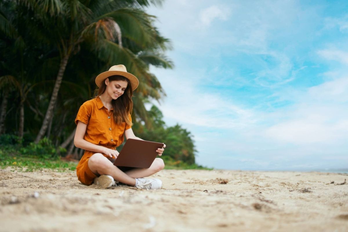 vacation laptop d862e156