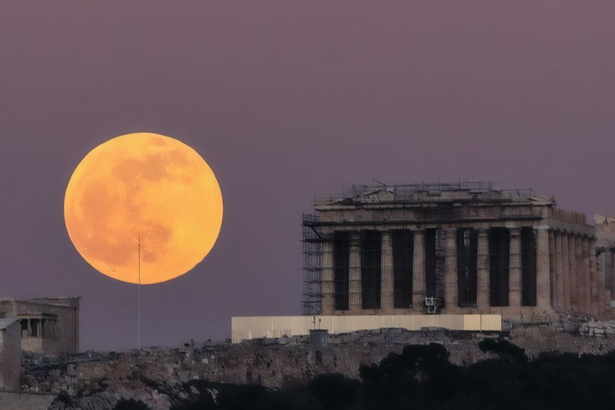 Έρχεται η πορτοκαλί υπερπανσέληνος του Κάστορα