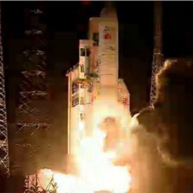 O Ariane 5 μετέφερε με επιτυχία στο διάστημα τους JCSAT-13 και VINASAT-2
