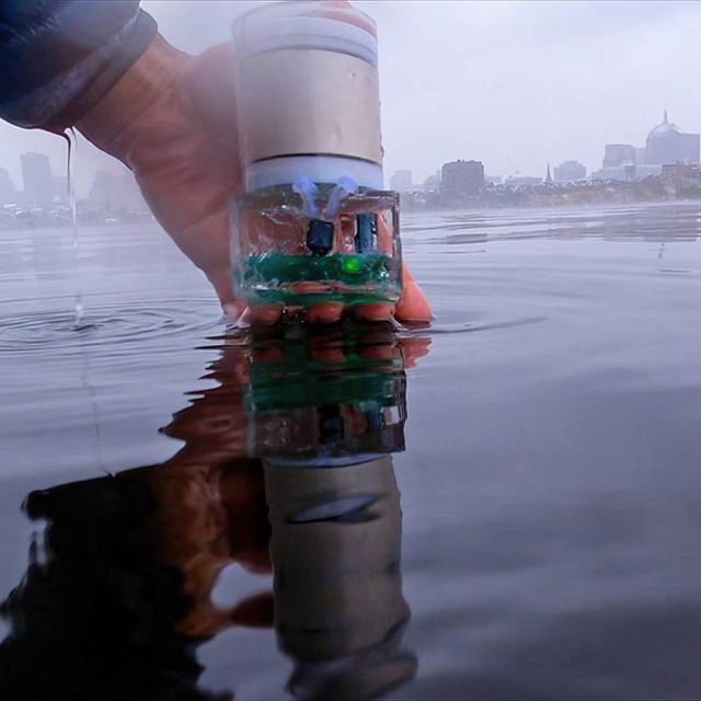 Υποβρύχιο σύστημα πλοήγησης που λειτουργεί με ήχο