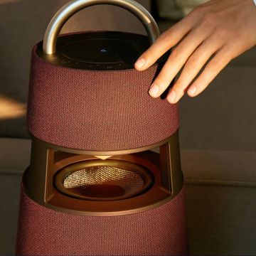 Το στυλ και η αισθητική συναντούν την τεχνολογία και την ποιότητα ήχου στο νέο XBOOM 360 RP4 ασύρματο ηχείο της LG