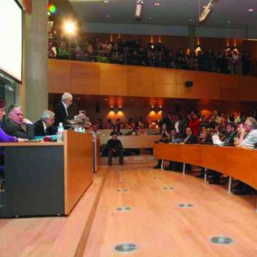 Υπέγραψε το TV100 με την Digea μετά από συνεδρίαση θρίλερ και έγκριση Μπουτάρη