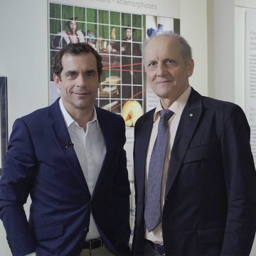 Ο πρωτοπόρος νευροεπιστήμων Γιώργος Παξινός καλεσμένος στις «Κορυφές» του OTE HISTORY