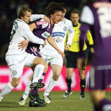 Ελεύθερες ή μέσω emu ποδοσφαιρικές μεταδόσεις