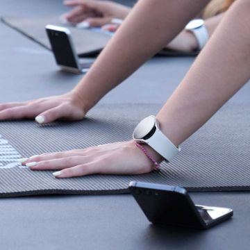 Η ευεξία της άθλησης συνάντησε την καινοτομία των Samsung Galaxy Z Flip5 και Galaxy Watch 6