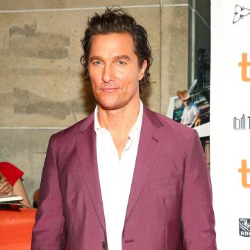 Ο Μάθιου ΜακΚόναχι στην πρεμιέρα της νέας σεζόν του BUZZ στην COSMOTE TV