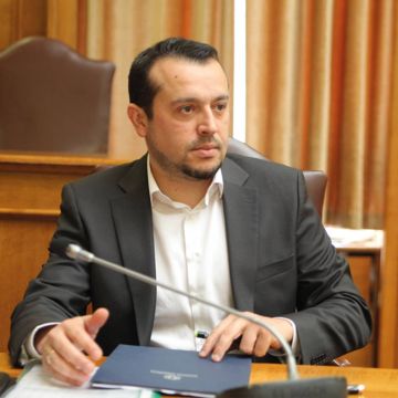 Με παρέμβαση Ν. Βούτση “παγώνει” η τροπολογία Παππά