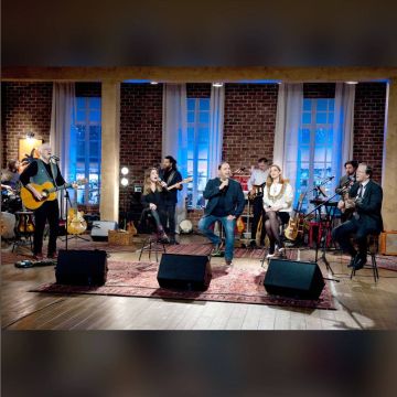 Ο Χρήστος Νικολόπουλος, ο Στέλιος Διονυσίου και η Ιουλία Καραπατάκη στο «Μουσικό Κουτί» της ΕΡΤ1