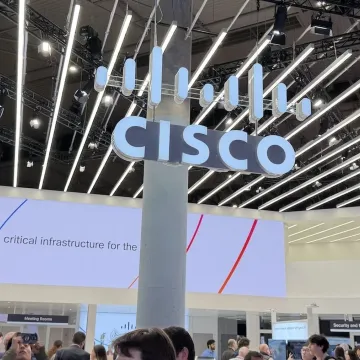 MWC 2026: Πώς η Cisco «χτίζει» τα τηλεπικοινωνιακά δίκτυα στην εποχή του AI