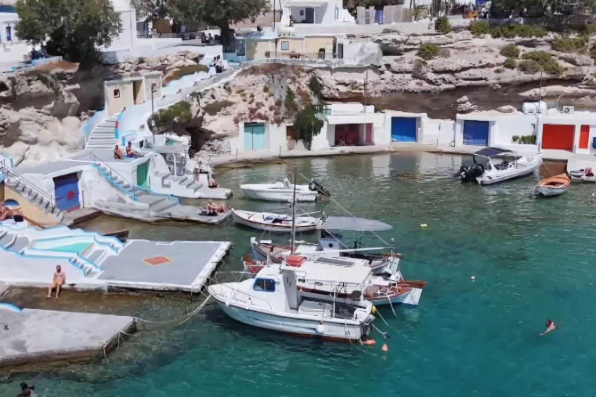 1280 square 104 e81cb582