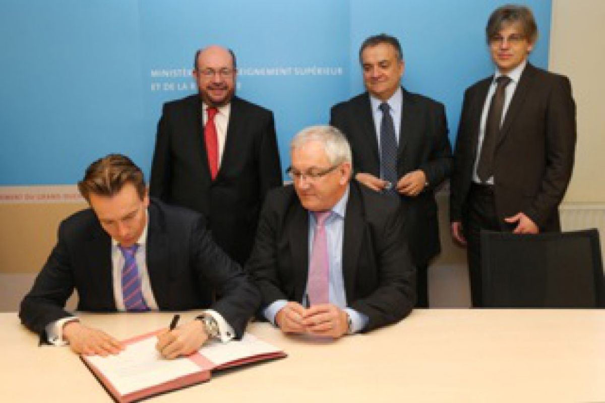 2dd513482436e04a12ec78eb00a59ba5 XL e8e05353