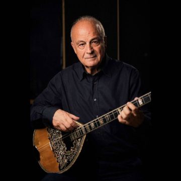 Σπίτι με το Mega: Ο σολίστας του μπουζουκιού Θανάσης Πολυκανδριώτης μαζί με μεγάλες φωνές