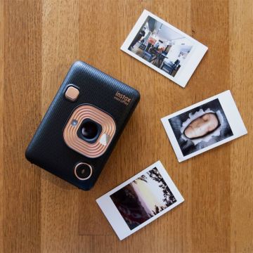 Στο Public η πρώτη αποκλειστική παρουσίαση της νέας σειράς Fujifilm Instax LiPlay