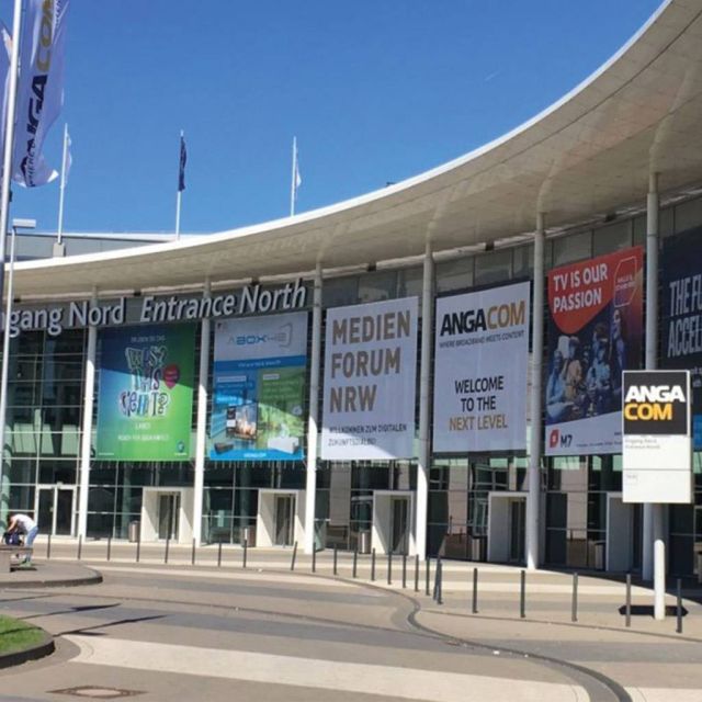 Η ANGA COM καλωσορίζει τους επισκέπτες στις νέες αίθουσες