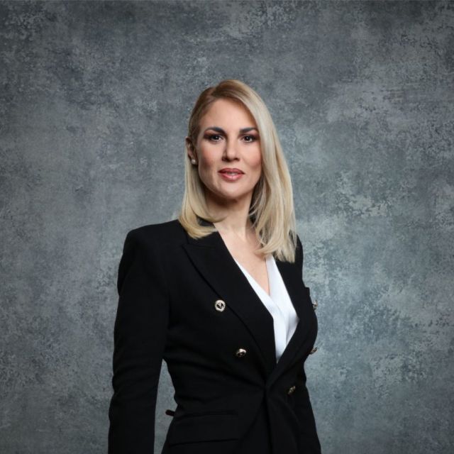 Η Ντόρα Κουτροκόη έρχεται στο ACTION 24 με την εκπομπή «Εξελίξεις», καθημερινά στις 18:00