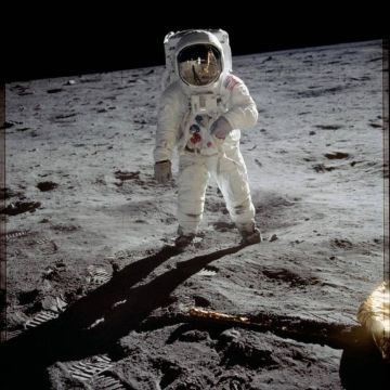 Επιβεβαιώθηκη η ύπαρξη «κρύων παγίδων» άνθρακα στη Σελήνη οι οποίες θα βοηθήσουν παρουσία του ανθρώπου εκεί