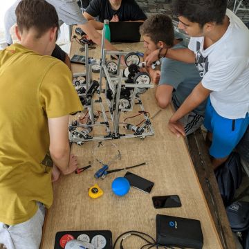 Η ελληνική ομάδα στην Ολυμπιάδα Ρομποτικής FIRST® GLOBAL Challenge στη Γενεύη