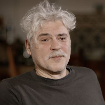 Ο σπουδαίος ηθοποιός και σκηνοθέτης Νίκος Καραθάνος στο «Υστερόγραφο» της ΕΡΤ2