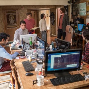 «Silicon Valley»: O 4ος κύκλος της «ευφυούς» κωμικής σειράς της ΗΒΟ έρχεται τον Απρίλιο μόνο στη Nova!