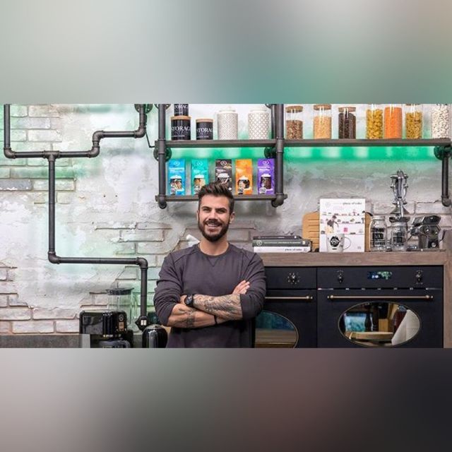 Ο Άκης Πετρετζίκης στον Alpha με τη συνέχεια των Kitchen Lab & Akis’ Food Tour