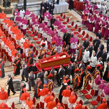 ΕΡΤNEWS: Ρέκβιεμ για τον Πάπα