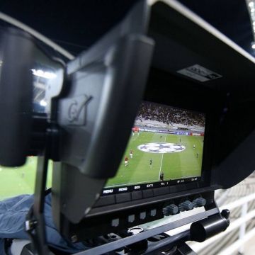 AEK TV or… not TV;