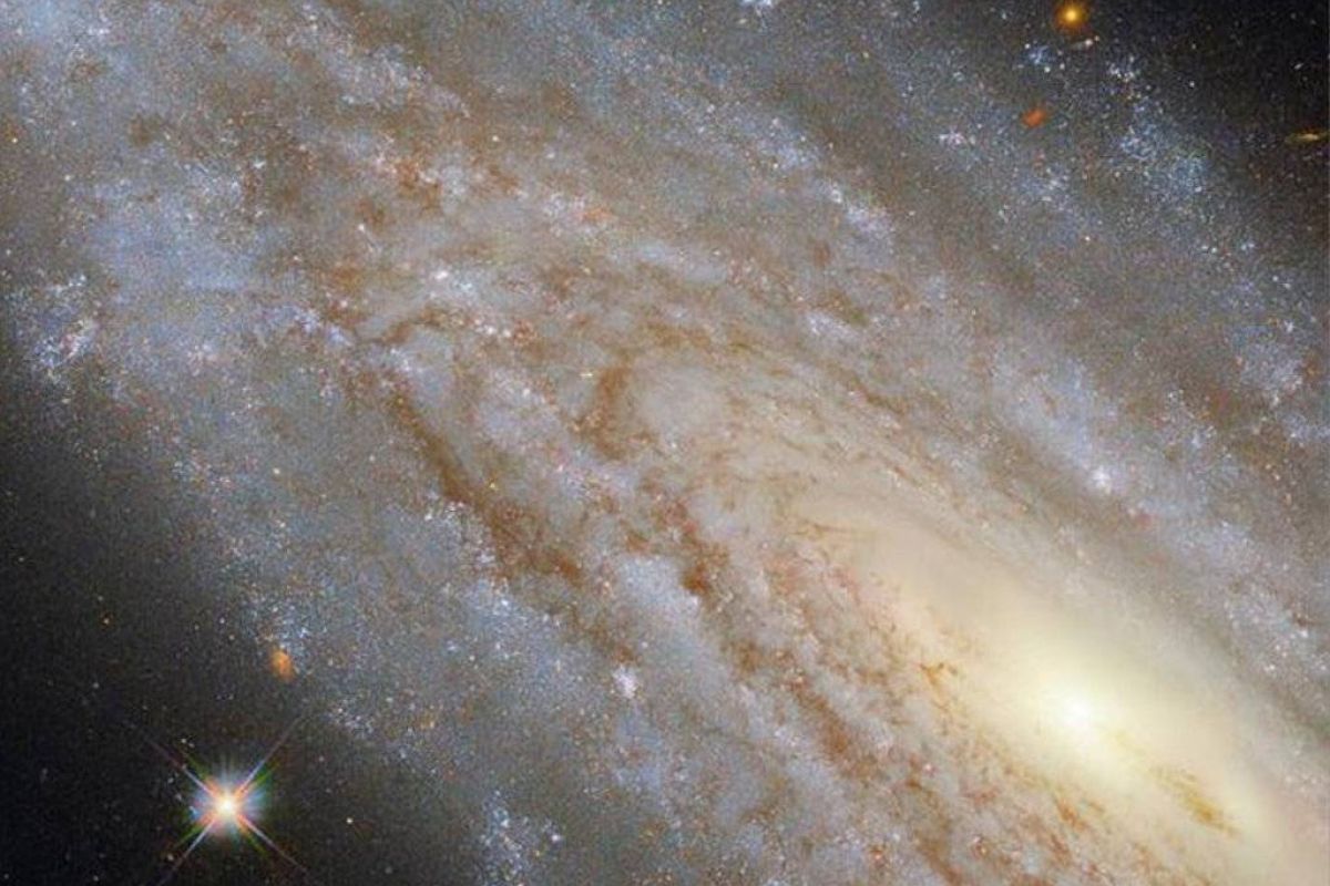 Το Hubble εντόπισε μυστηριώδες γαλαξιακό φαινόμενο