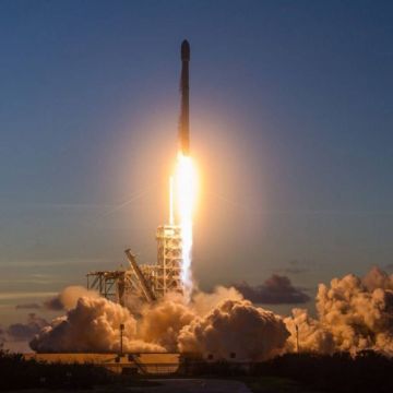 Η Spacecom επιστρέφει στην SpaceX