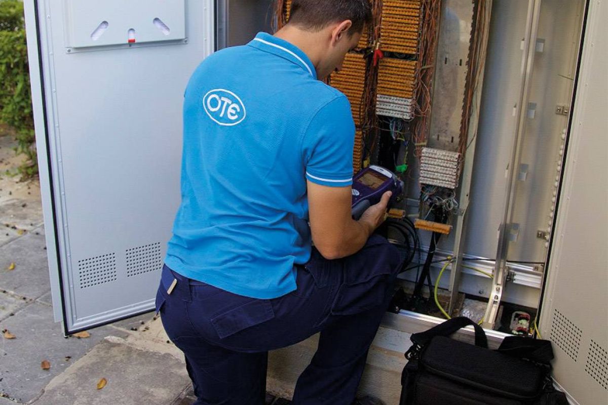 Ξενάγηση στον υπόγειο καλωδιακό κόσμο των τηλεπικοινωνιών από τους τεχνικούς του Ομίλου ΟΤΕ