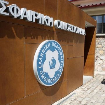 Ανέβαλε η ΕΠΟ την απόφαση για αναδιάρθρωση της Super League