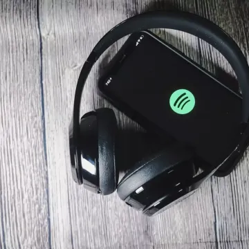Το Spotify δίνει χώρο στα τραγούδια που φτιάχνονται με Τεχνητή Νοημοσύνη