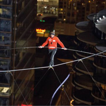 «Σχοινοβατώντας ανάμεσα σε ουρανοξύστες» στη Nova!