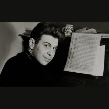 «Μίκης»: Η νέα συμπαραγωγή της COSMOTE TV για τη ζωή και το έργο του κορυφαίου Έλληνα μουσικοσυνθέτη