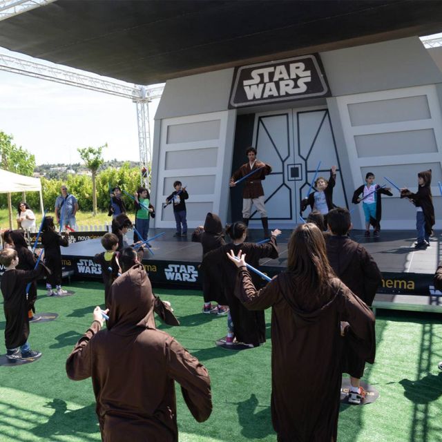 6.000 θεατές έσπευσαν να φωτογραφηθούν με τον Darth Vader!