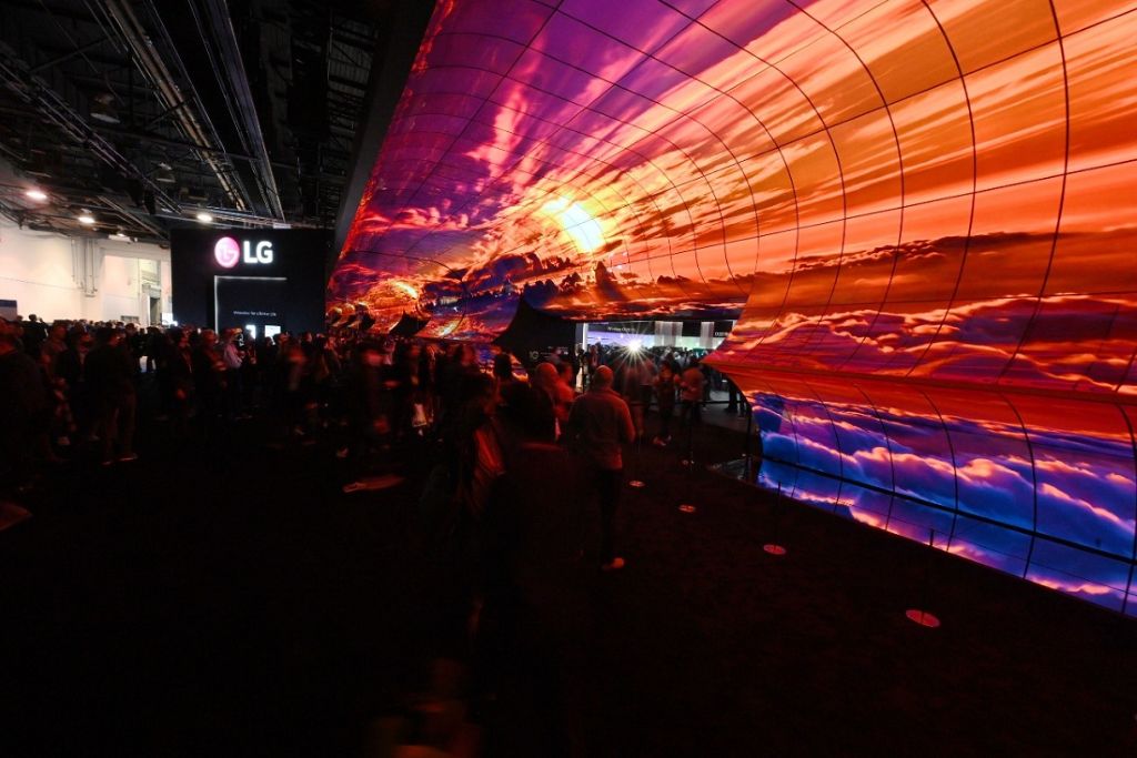 CES LG OLED Attractor Image