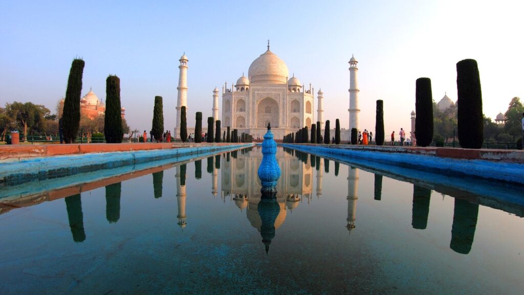 Viasat History Taj Mahal et son reflet