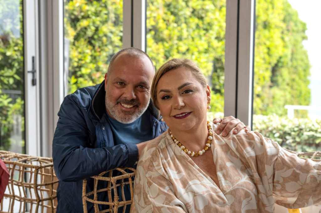 Η Ρέα Βιτάλη με τον παρουσιαστή και ραδιοφωνικό παραγωγό Δημήτρη Γιατζόγλου