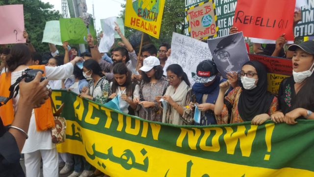 Politics Climate Change EP02 Climate March Lahore Sch Girls Demand Climate Justice Rich Polluting World 640x360 1